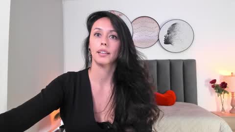 Snapshot of saharagarcia chatting on February 19, 10:31 pm Sahara Garcia online show from February 19, 10:31 pm