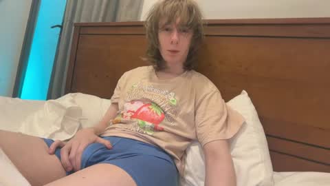 saintfawn online show from May 18, 1:37 am