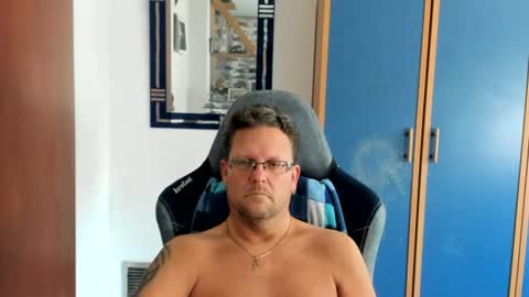 salichris online show from July 11, 2:42 pm