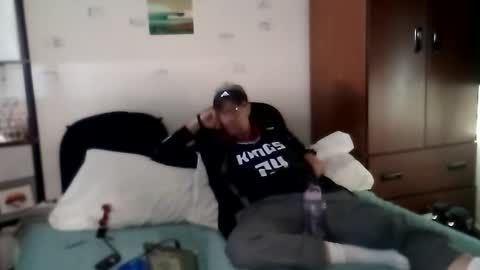 salis1981 online show from October 18, 11:42 pm