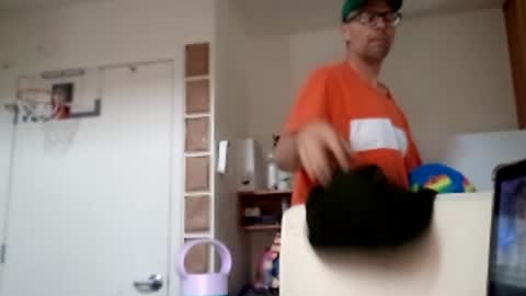 salis1981 online show from March 2, 8:40 pm