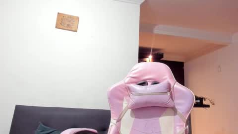 Snapshot of sallymaddoxx chatting on December 12, 3:32 am sallymaddoxx online show from December 12, 3:32 am