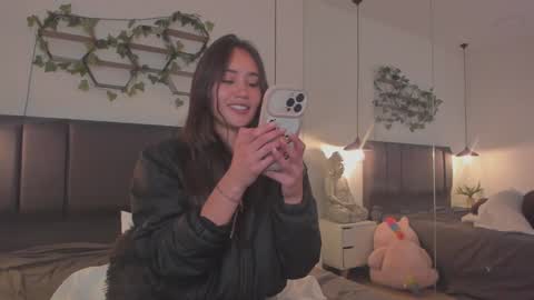 Stefana    or    Samchispas online show from December 12, 1:43 am