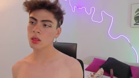 Sam Clark online show from November 18, 3:20 am