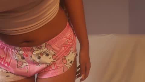 Snapshot of sam_robert17 chatting on October 15, 2:18 pm Samantha Roberts online show from October 15, 2:18 pm