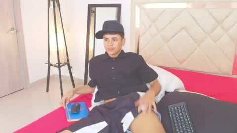 sam_tnt9 online show from May 29, 5:33 pm