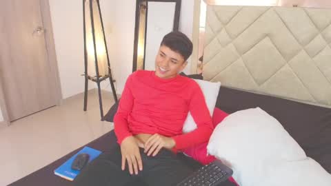 sam_tnt9 online show from May 28, 3:43 pm