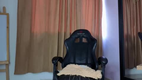 Sara  online show from December 17, 12:01 pm