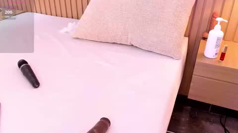 Sami and Lee online show from October 28, 8:10 pm