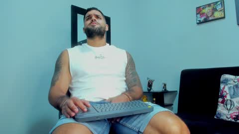 Snapshot of samir_hazard chatting on February 1, 10:34 pm samir_hazard online show from February 1, 10:34 pm