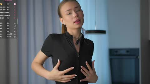Vivienne online show from May 29, 5:27 am