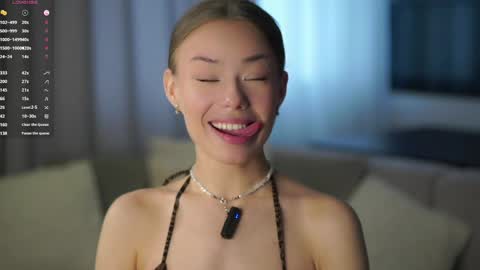 Vivienne online show from May 24, 3:14 am