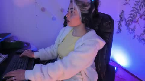   online show from February 8, 4:14 am