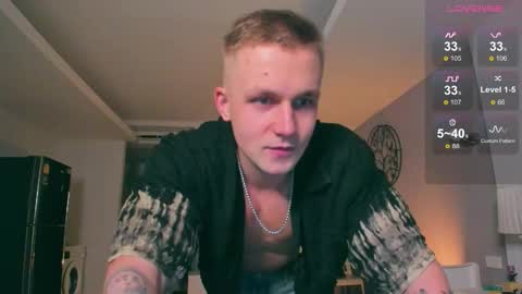 Snapshot of samuel_andrew chatting on October 14, 6:16 am Samuel online show from October 14, 6:16 am