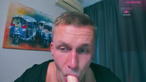 Snapshot of samuel_andrew chatting on February 13, 3:29 am Samuel online show from February 13, 3:29 am