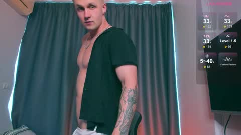 Snapshot of samuel_andrew chatting on February 25, 5:41 am Samuel online show from February 25, 5:41 am