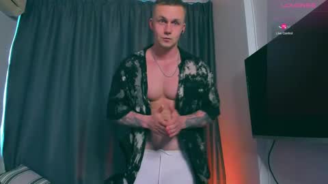 Snapshot of samuel_andrew chatting on February 11, 1:52 am Samuel online show from February 11, 1:52 am