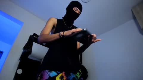   online show from November 9, 2:04 am