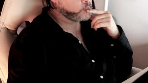 Sanders online show from December 31, 1:04 am