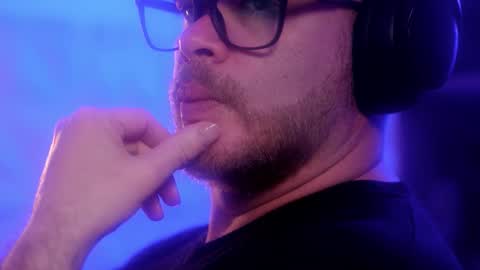 Sanders online show from November 28, 5:15 am