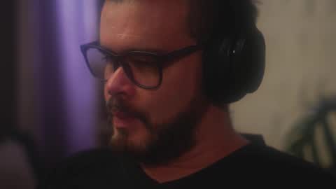 Sanders online show from February 4, 2:04 am