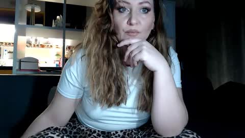 dont forghet to thumbs up if you like my show online show from March 14, 7:29 pm