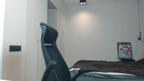 DeAlex online show from February 15, 1:10 pm