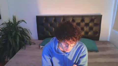 Snapshot of sandro_vitali chatting on September 19, 1:04 pm sandro_vitali online show from September 19, 1:04 pm