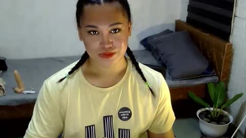 Snapshot of sangre_danaya chatting on October 8, 2:40 am DANAYA online show from October 8, 2:40 am