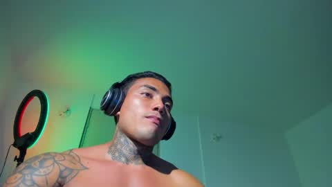 Santi Ferrer online show from April 26, 1:36 am