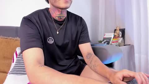 Santiago online show from November 30, 1:45 am