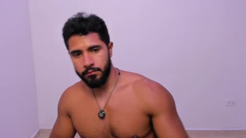 santiago_huntt online show from April 22, 11:45 pm
