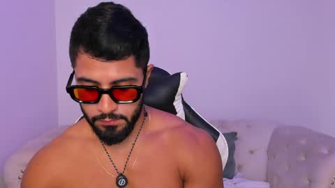 santiago_huntt online show from April 4, 12:34 pm