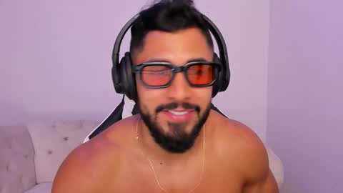 santiago_huntt online show from March 24, 7:31 pm