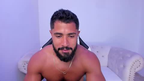 santiago_huntt online show from October 26, 7:57 pm