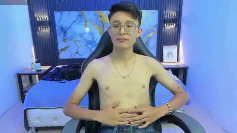 santiago_russo18 online show from February 7, 7:06 pm