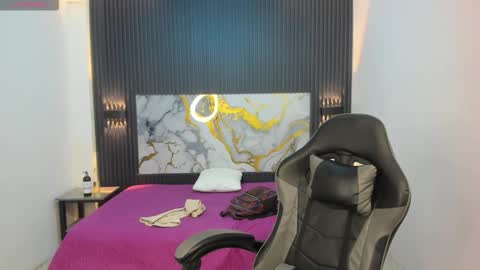 santiago_russo18 online show from February 14, 8:55 pm