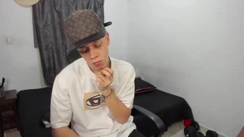 Julius Novachrono  online show from April 22, 5:25 am