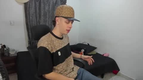 Julius Novachrono  online show from April 29, 5:23 am