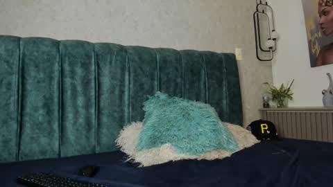 santii_twink online show from March 19, 5:46 am