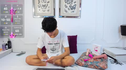 Santiago Carrington online show from January 8, 9:34 pm