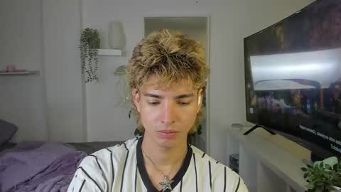 kitty online show from November 8, 2:25 am