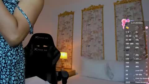 Snapshot of sara_castro24 chatting on September 8, 8:19 pm Sara online show from September 8, 8:19 pm