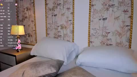 Snapshot of sara_castro24 chatting on September 18, 8:13 pm Sara online show from September 18, 8:13 pm