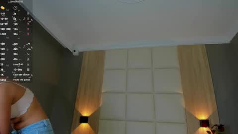 Snapshot of sara_castro24 chatting on March 8, 11:37 am Sara online show from March 8, 11:37 am