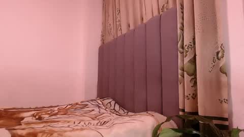 sara_johnson__ online show from April 22, 10:11 am