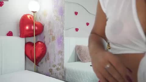  Sara Jones  online show from February 11, 7:29 pm