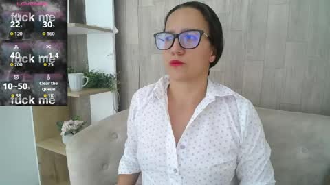 Sara   online show from April 24, 8:33 pm