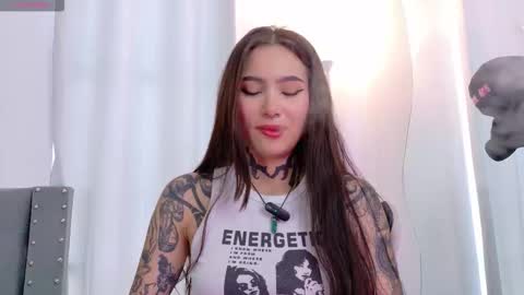 Sara online show from December 3, 6:30 pm