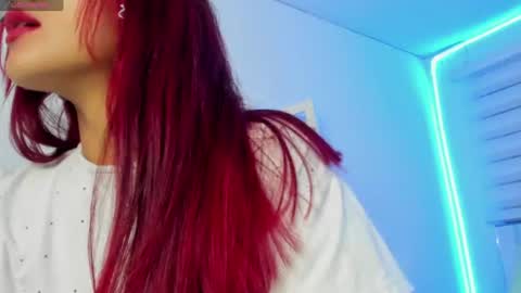 sara_red_x online show from June 17, 3:44 am